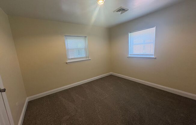 2 beds, 1 bath, $1,150, Unit 2605B