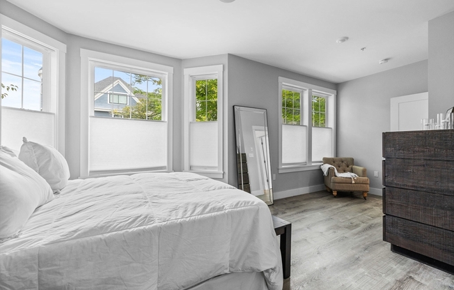 3 beds, 2 baths, 1,291 sqft, $3,000, Unit 2