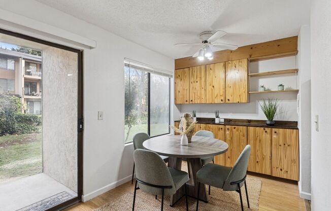 Well maintained 2bd Bellevue Condo