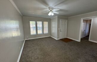 3 beds, 1 bath, $1,100