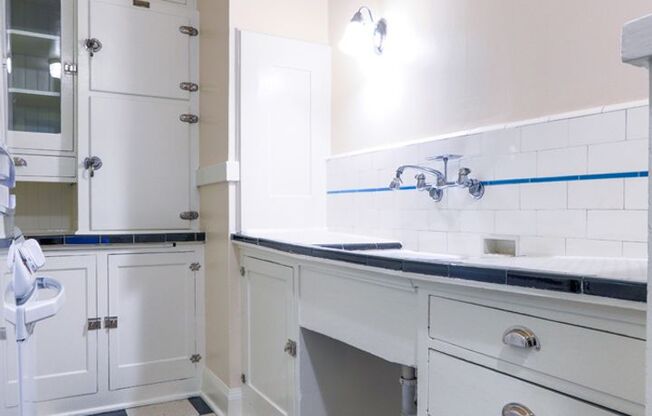 Studio, 1 bath, 380 sqft, $1,250