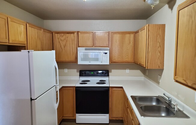 Spacious 3 bed, 3.5 bath condo in Rigden Farm!