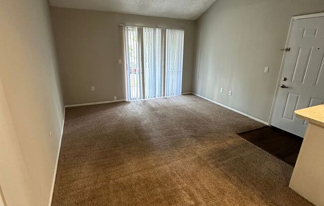 1 bed, 1 bath, 583 sqft, $1,100, Unit 52