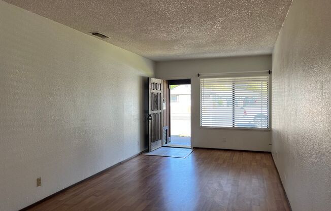 2 beds, 1 bath, 913 sqft, $1,750, Unit 9673 Lake Natoma Drive