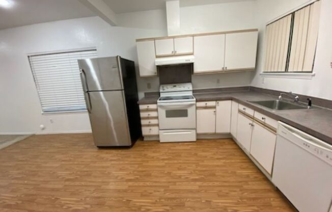 2 beds, 2 baths, $2,600