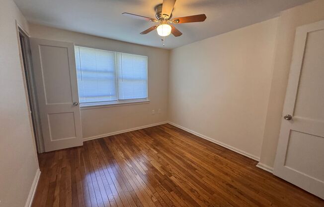 1 bed, 1 bath, $995, Unit 2605 Wilson Parkway