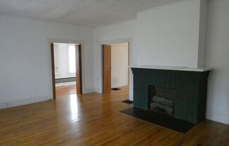 2 beds, 1 bath, $840, Unit Apt 101