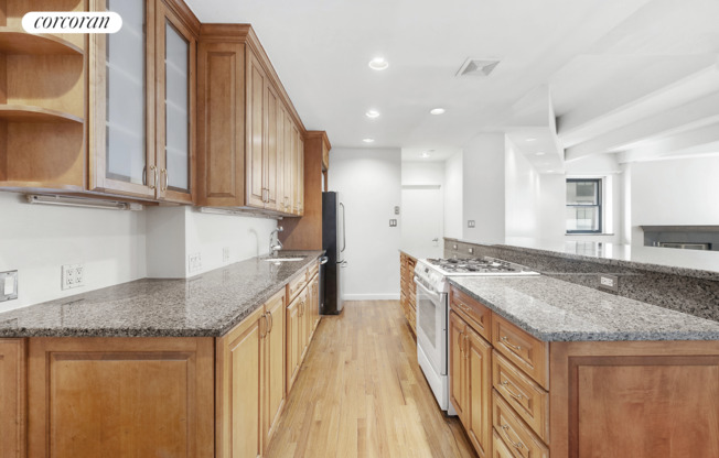 130 E 12 ST