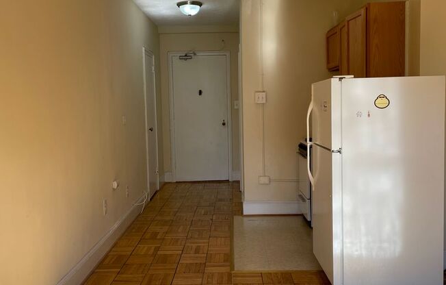Studio, 1 bath, 300 sqft, $1,522, Unit 321