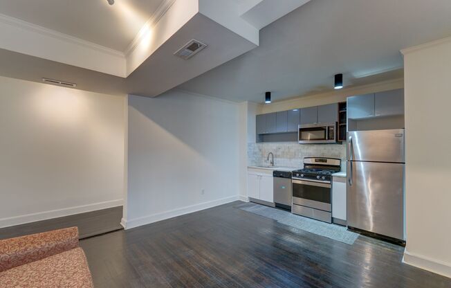3 beds, 2 baths, 736 sqft, $2,995, Unit 41