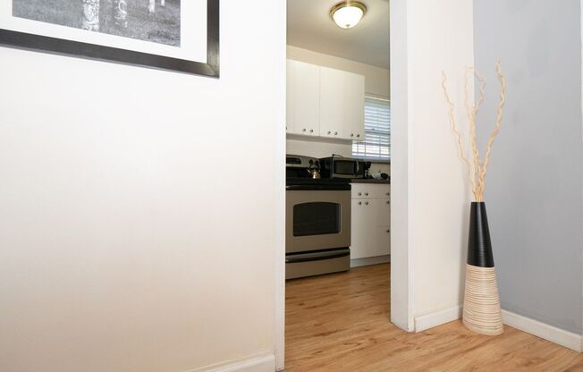 2 beds, 1 bath, 725 sqft, $1,745, Unit B103