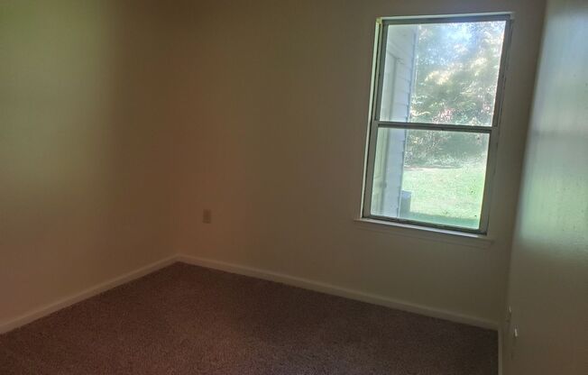 2 beds, 1 bath, $1,350, Unit Apt. Q