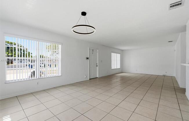 841 NW 10 ST