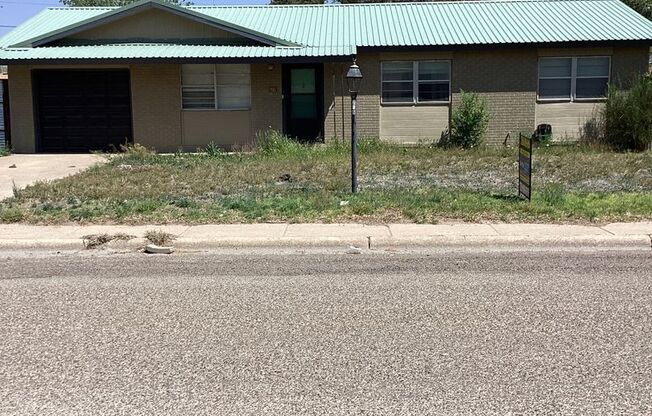Modern and Spacious 3 Bed Home! Located in Portales!