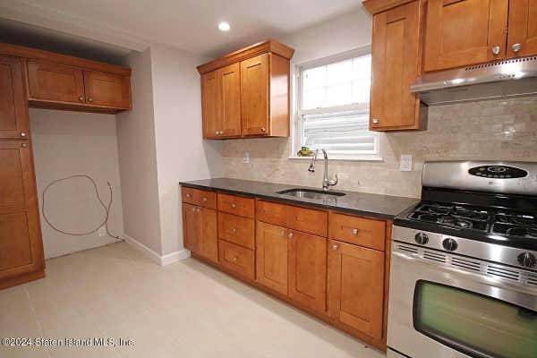 3 beds, 3 baths, 1,189 sqft, $3,400