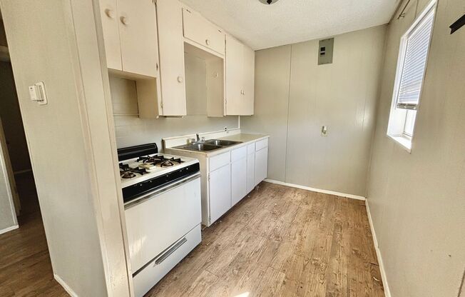 2 beds, 1 bath, 558 sqft, $600, Unit Rear unit 1805 Ave V