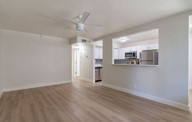 2 beds, 1 bath, $1,400, Unit 3