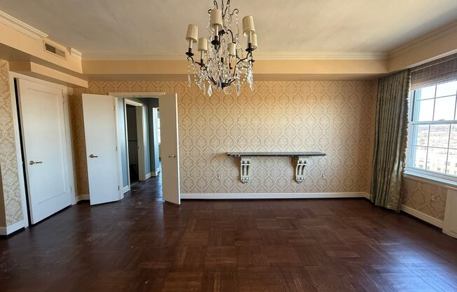 3 beds, 2 baths, 1,952 sqft, $3,200, Unit Royal York 916