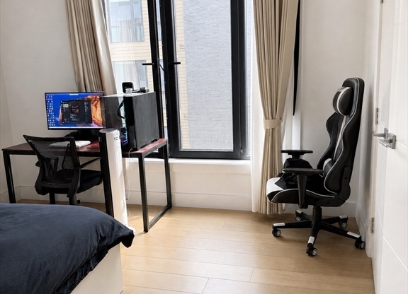 2 beds, 2 baths, 1,089 sqft, $4,500, Unit 501