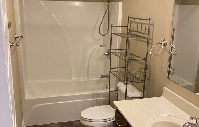 2 beds, 1.5 baths, $1,295, Unit Apt. B