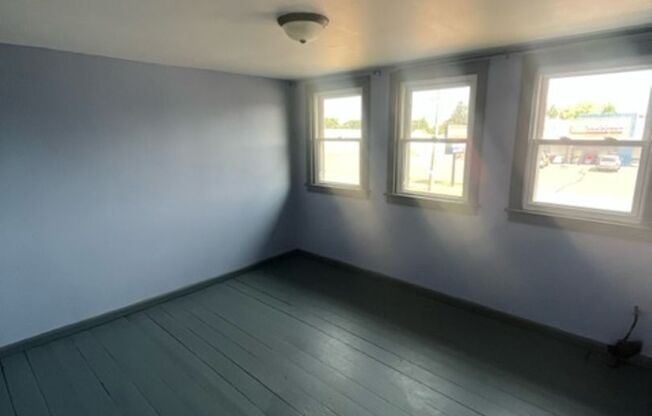 3 beds, 1 bath, $1,250