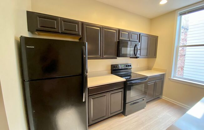 Studio, 1 bath, 617 sqft, $999, Unit 407 Unit 101