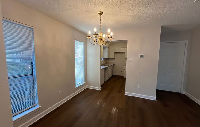 2 beds, 1 bath, 977 sqft, $1,350, Unit Unit B