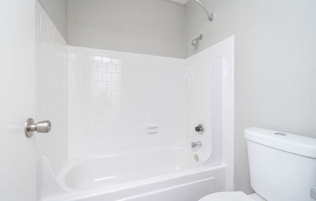 1 bed, 1 bath, 575 sqft, $1,275, Unit 43