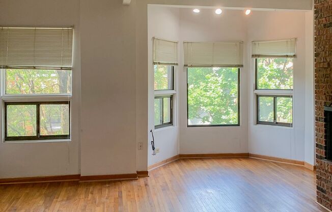 2 beds, 1 bath, 950 sqft, $3,500, Unit 877-D3