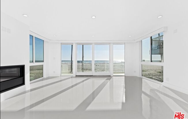 2419 OCEAN FRONT WALK