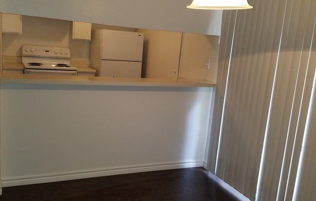 1 bed, 1 bath, 714 sqft, $840, Unit *606