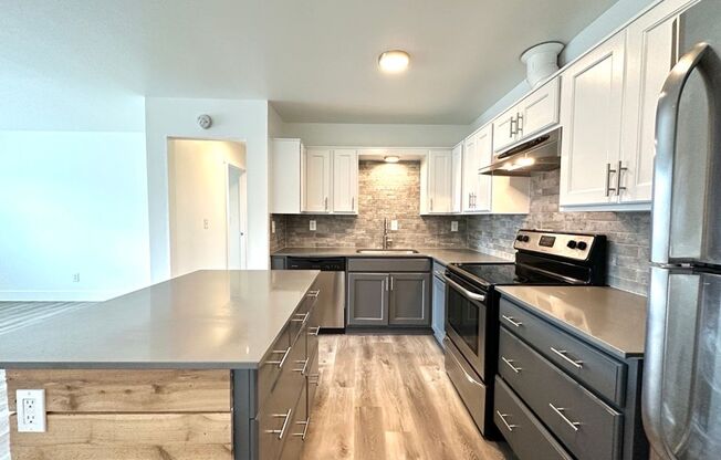 2 beds, 1 bath, 695 sqft, $1,515, Unit 23