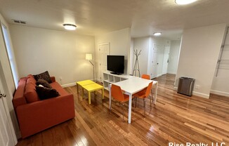 128 W 8 ST