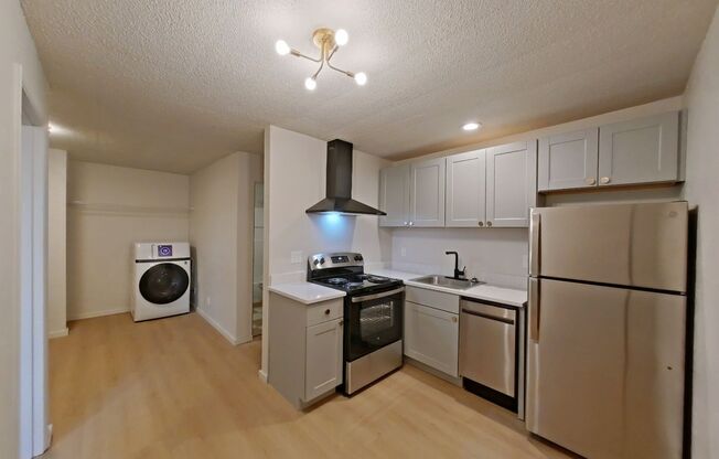 2 beds, 1 bath, 647 sqft, $1,660, Unit 33A