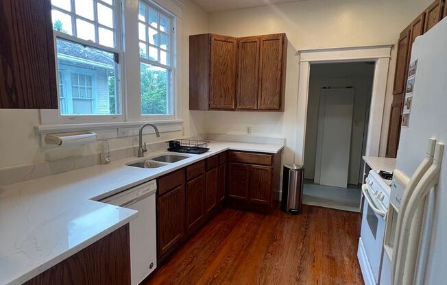 Renovated 3 Bedroom on Broadway!