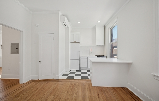 1221 N FRANKLIN ST