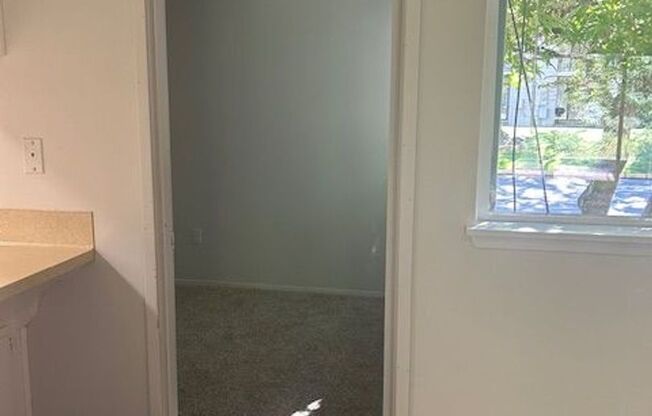 2 beds, 1 bath, 740 sqft, $1,600, Unit 335-230