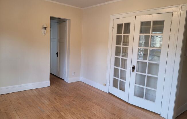 Studio, 1 bath, $895, Unit 19