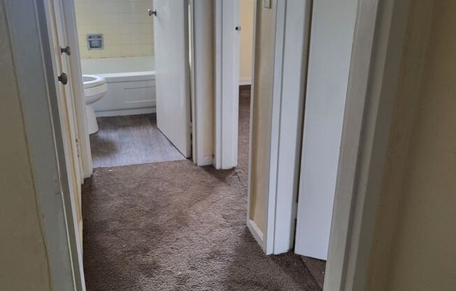 2 beds, 1 bath, $900, Unit APT B-1