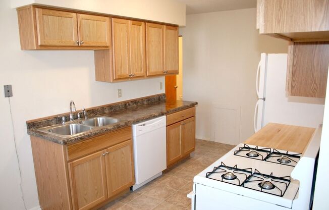 1 bed, 1 bath, 690 sqft, $1,005, Unit 8