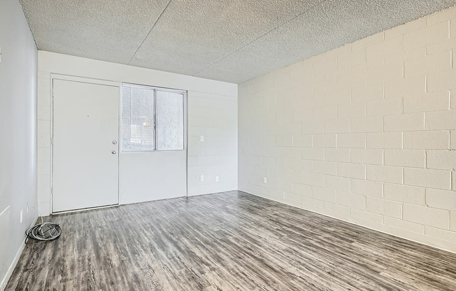 1920 N 1st Ave #105A - Web Quality - 002 - 03 Living Room