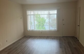 918 W HUNTINGTON DR