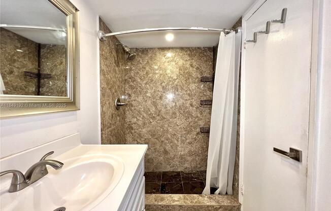 2851 NE 183rd St Apt 1818