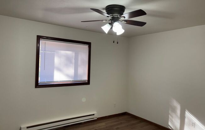 2 beds, 1 bath, $1,400, Unit 2