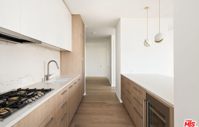 3 beds, 2.5 baths, 1,626 sqft, $5,700, Unit 2910
