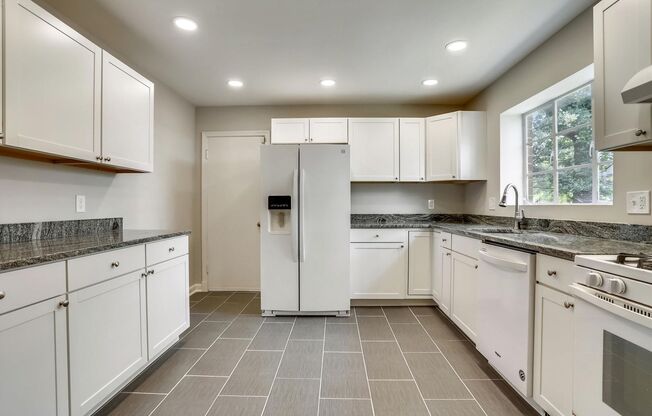 One Level Living -- 5bed / 3bath - Chevy Chase