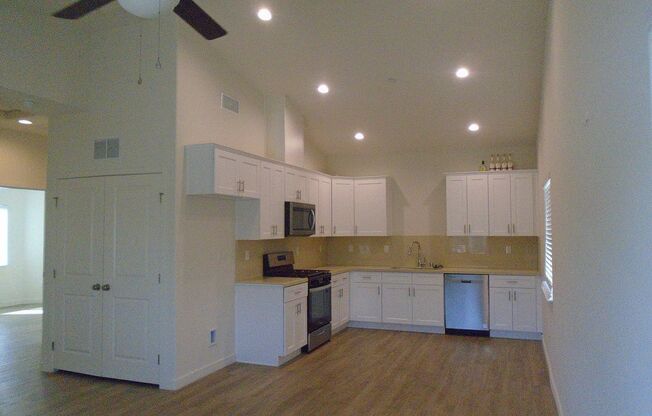 2 beds, 2 baths, $1,695, Unit Unit A