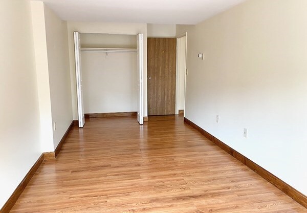 3 beds, 1 bath, 1,200 sqft, $4,500, Unit 38