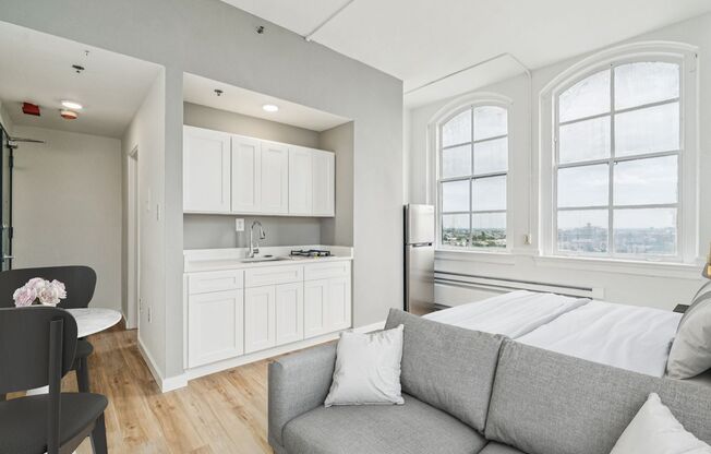Studio, 1 bath, 306 sqft, $1,395, Unit 410