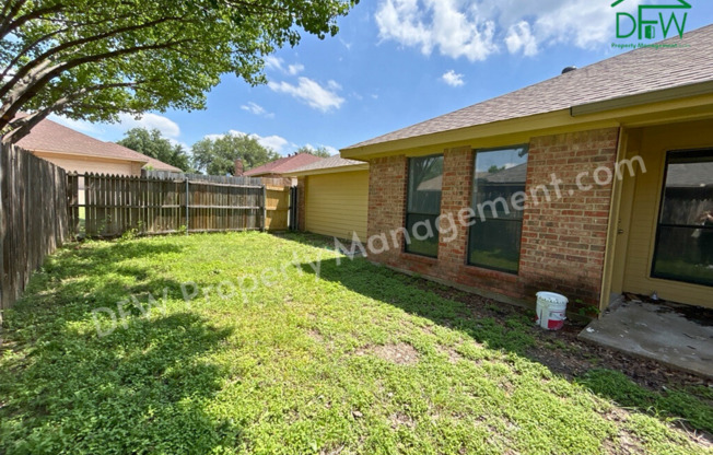 Charming 3-Bedroom Duplex with Modern Amenities in DeSoto, TX